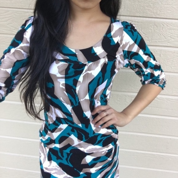 BCBG MAXAZRIA PATTERN MINI 3/4 SLEEVE DRESS - Picture 2 of 8